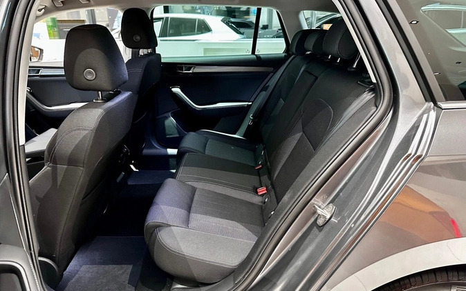 Skoda Superb cena 196740 przebieg: 4, rok produkcji 2024 z Śmigiel małe 67